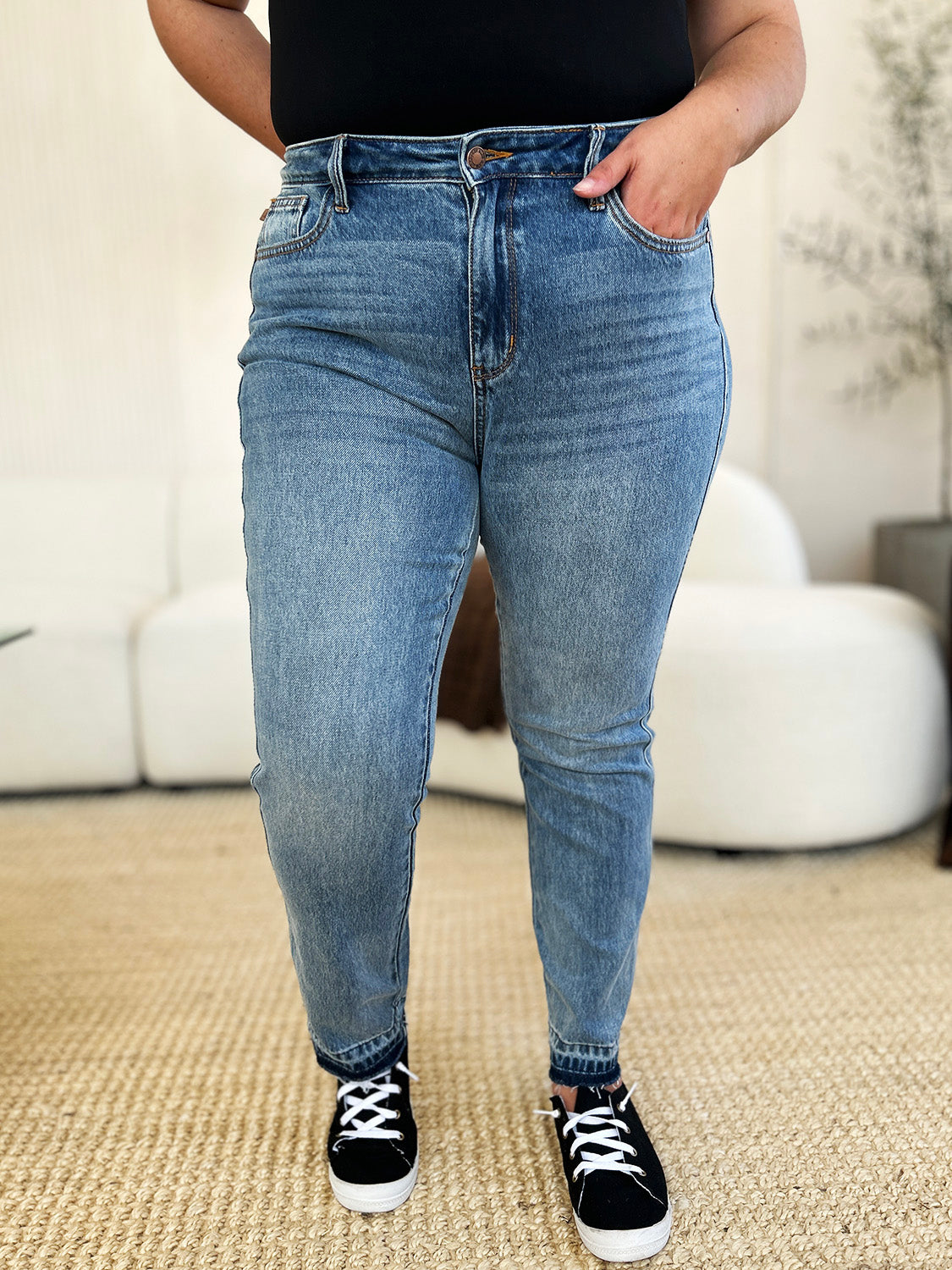 Judy Blue Mid Rise Rigid Magic Release Hem Jeans (0-24w)